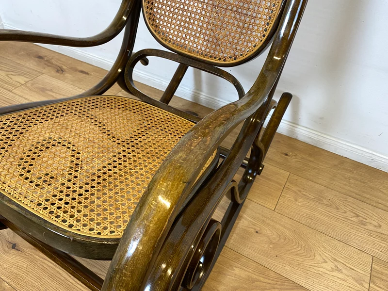 WMK I Eleganter italienischer Bugholz Schaukel Stuhl mit Wiener Geflecht von Sautto & Liberale im Thonet Stil, 1930-1960
