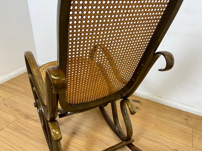 WMK I Eleganter italienischer Bugholz Schaukel Stuhl mit Wiener Geflecht von Sautto & Liberale im Thonet Stil, 1930-1960