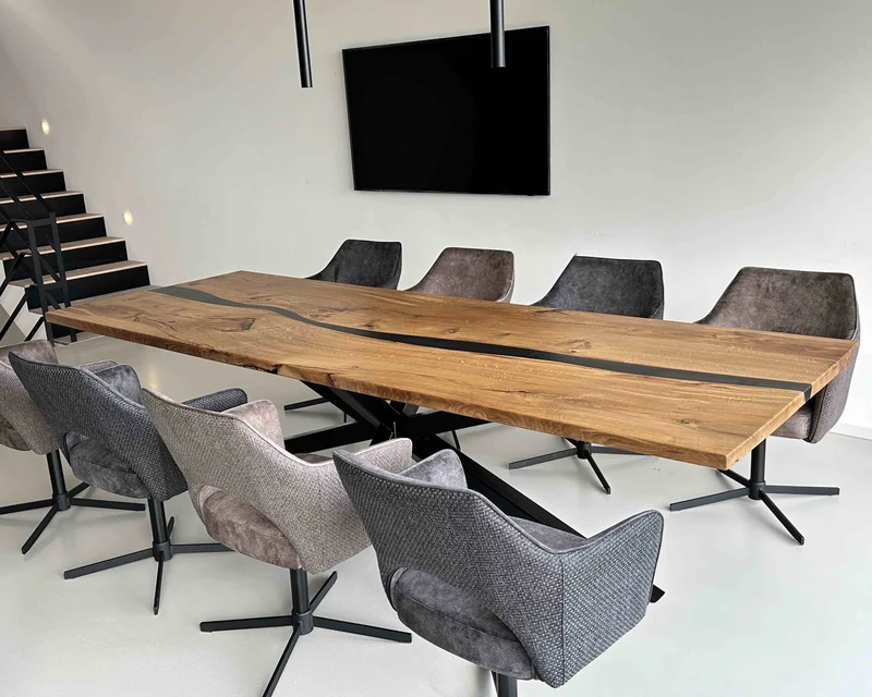 Designer Esstisch Rivertable aus 2 massiven Eichenbohlen auf einem XL Spyder Untergestell