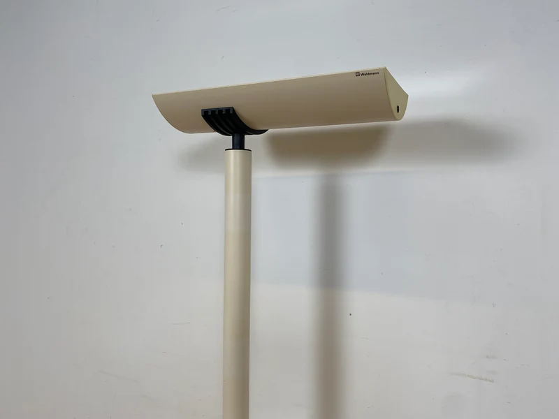 WMK I Design Award Gewinner aus 1988 I Hochwertige weiße Vintage Designer Standleuchte IBS 236 von Waldmann aus Metall