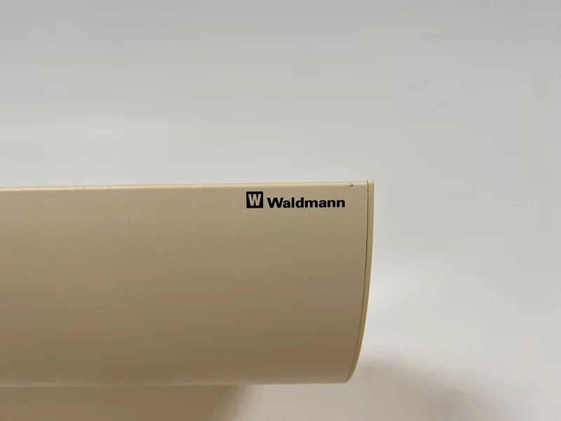 WMK I Design Award Gewinner aus 1988 I Hochwertige weiße Vintage Designer Standleuchte IBS 236 von Waldmann aus Metall