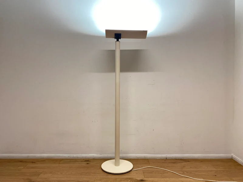 WMK I Design Award Gewinner aus 1988 I Hochwertige weiße Vintage Designer Standleuchte IBS 236 von Waldmann aus Metall