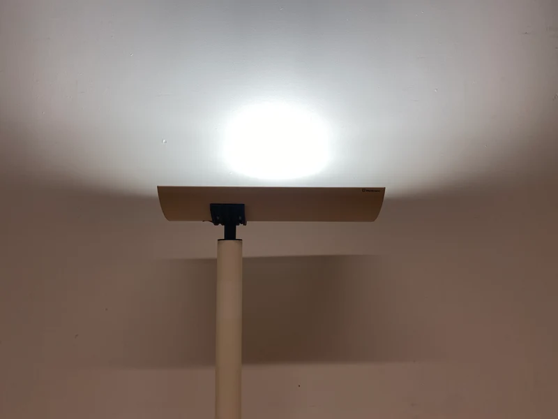 WMK I Design Award Gewinner aus 1988 I Hochwertige weiße Vintage Designer Standleuchte IBS 236 von Waldmann aus Metall