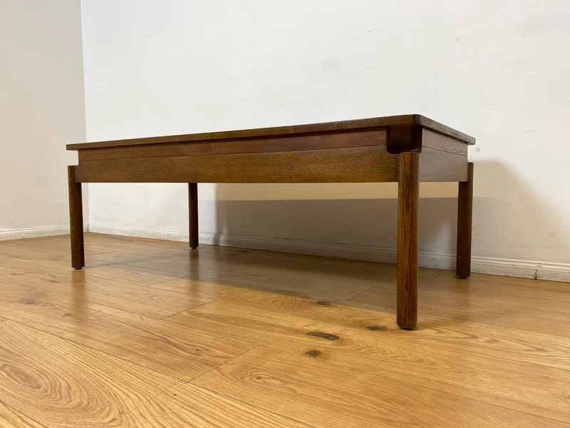 WMK I Hochwertiger großer 70er Jahre Couchtisch im Stile von Jean Gillon und Arne Norell aus massiver Eiche
