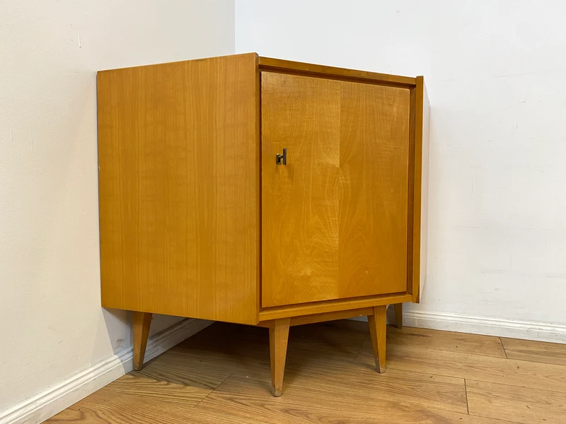 WMK I Versand 85€ I Stilvolle helle Mid-Century Eck Kommode aus 1965 von VEB Südthüringer Möbelwerken