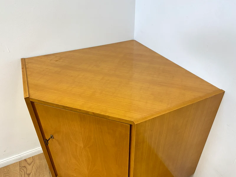 WMK I Versand 85€ I Stilvolle helle Mid-Century Eck Kommode aus 1965 von VEB Südthüringer Möbelwerken