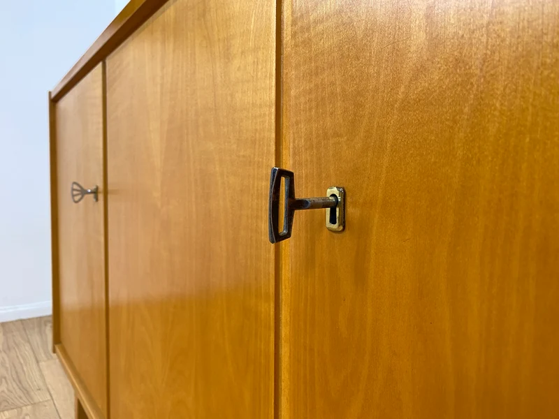WMK I Versand 85€ I Stilvolles helles Mid-Century Sideboard aus 1965 von VEB Südthüringer Möbelwerken Themar