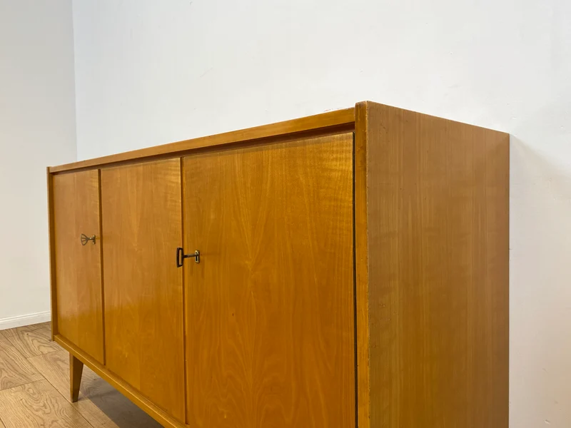WMK I Versand 85€ I Stilvolles helles Mid-Century Sideboard aus 1965 von VEB Südthüringer Möbelwerken Themar