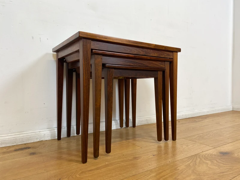 WMK Hochwertiger skandinavischer Mid-Century 3-in-1 Satztisch aus Palisander mit kunstvollen Fliesen