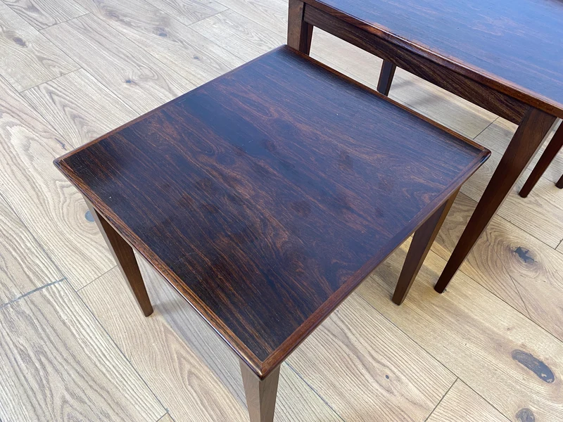 WMK Hochwertiger skandinavischer Mid-Century 3-in-1 Satztisch aus Palisander mit kunstvollen Fliesen