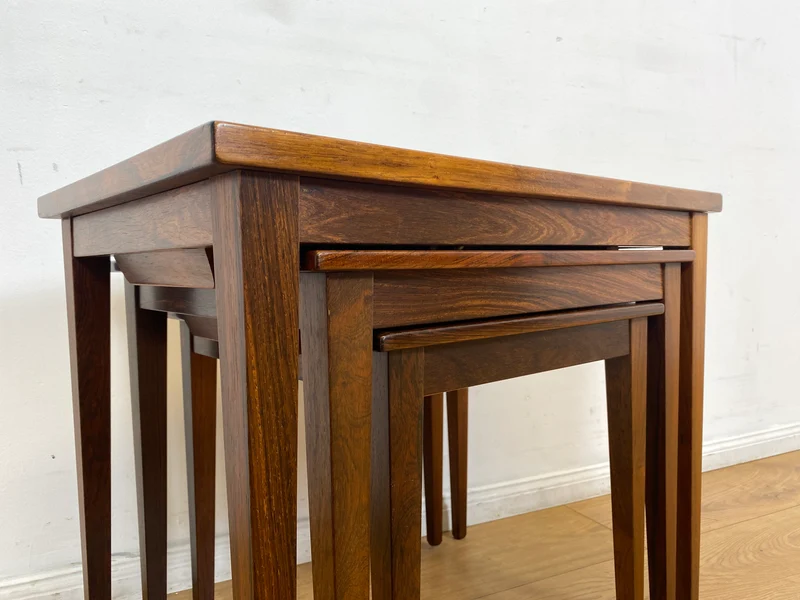 WMK Hochwertiger skandinavischer Mid-Century 3-in-1 Satztisch aus Palisander mit kunstvollen Fliesen