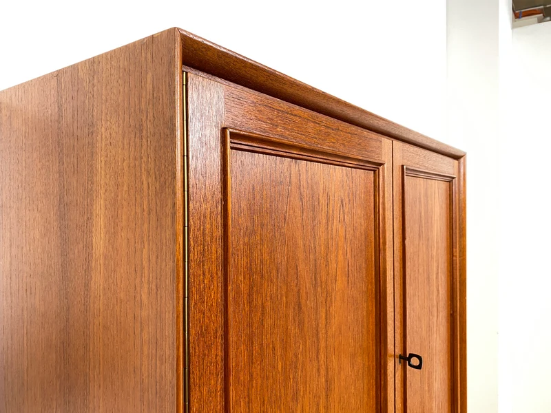 WMK I Stilvolles skandinavisches Highboard in Teakholz mit Schubladen & formschönen Holzgriffen