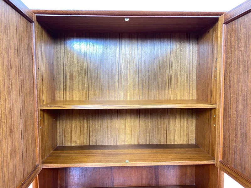 WMK I Stilvolles skandinavisches Highboard in Teakholz mit Schubladen & formschönen Holzgriffen