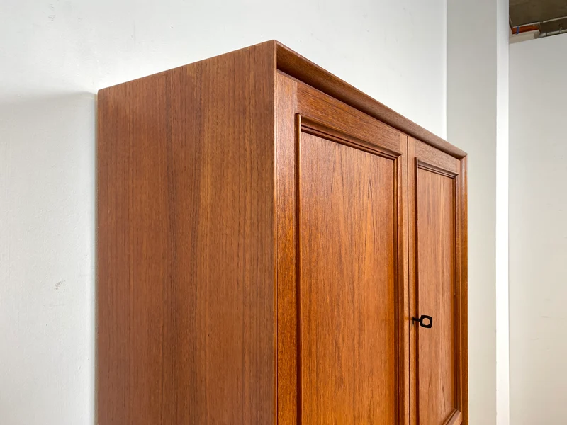 WMK I Stilvolles skandinavisches Highboard in Teakholz mit Schubladen & formschönen Holzgriffen