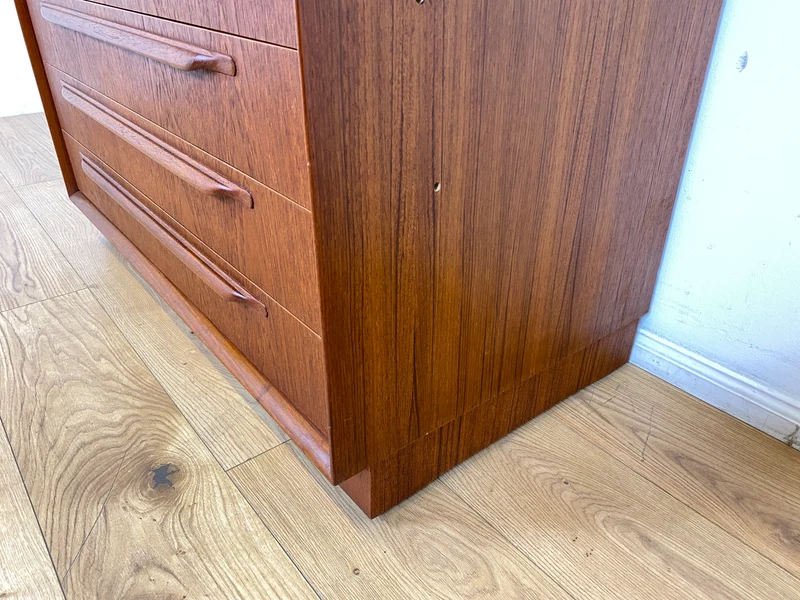 WMK I Stilvolles skandinavisches Highboard in Teakholz mit Schubladen & formschönen Holzgriffen