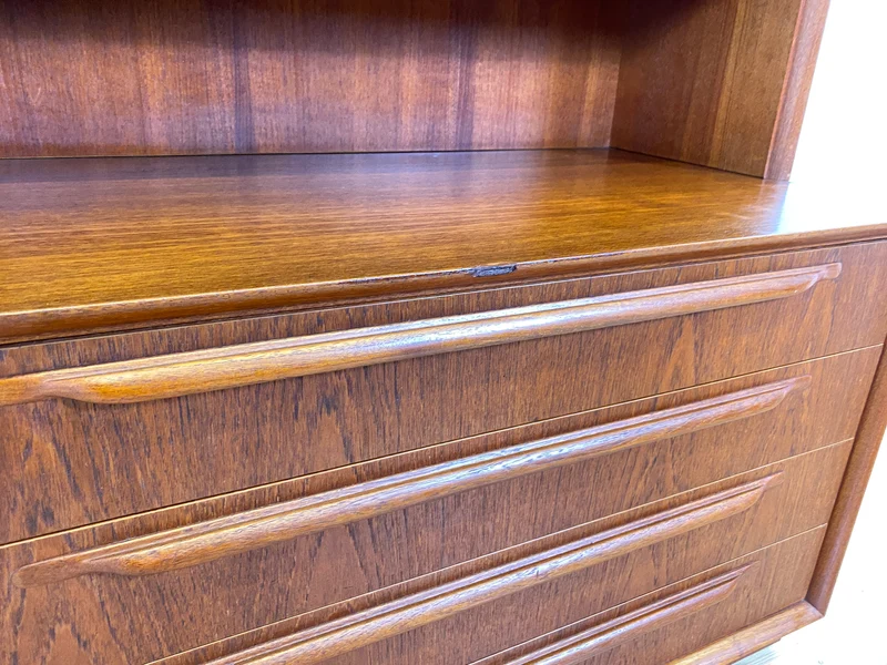 WMK I Stilvolles skandinavisches Highboard in Teakholz mit Schubladen & formschönen Holzgriffen