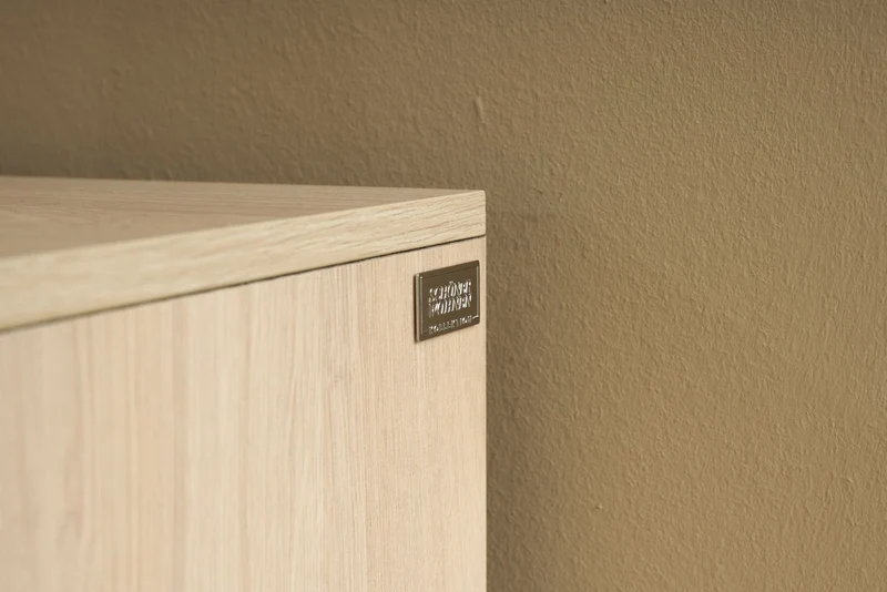 Sideboard LABOE 01, Korpus und Fronten in Melamin, Eichefarbig Bianco hell und seidengrau