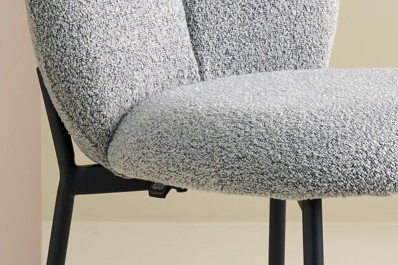Barstuhl FORDE 01, Bezug in Bouclé grau, Untergestell aus Metall schwarz oder Bezug in Bouclé greige, Untergestell aus Metall seidengrau