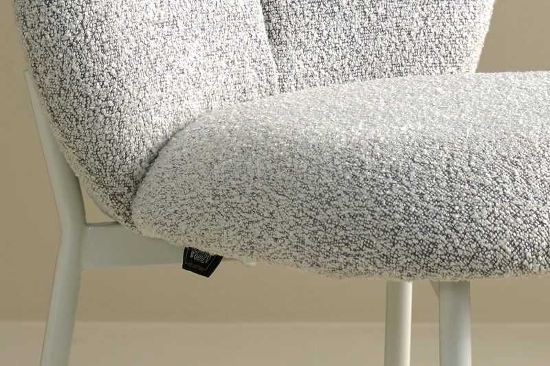Barstuhl FORDE 01, Bezug in Bouclé grau, Untergestell aus Metall schwarz oder Bezug in Bouclé greige, Untergestell aus Metall seidengrau