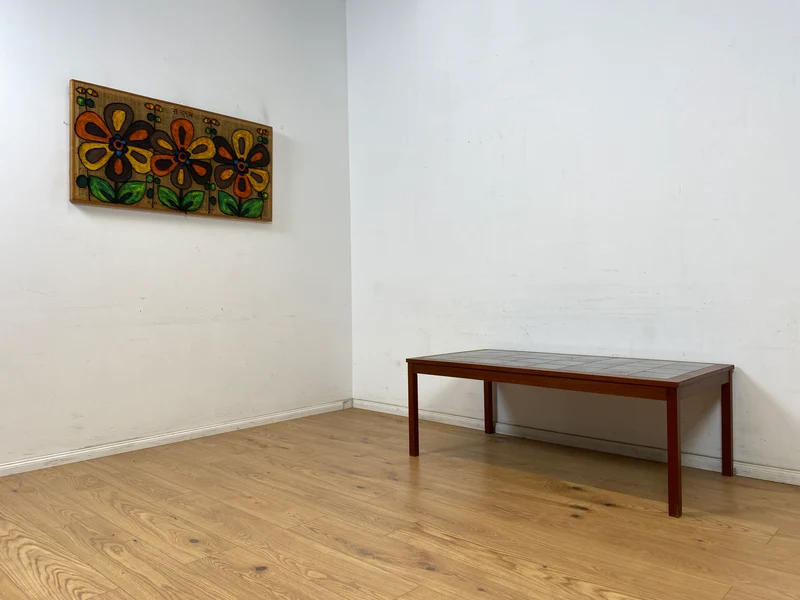 WMK Schöner, großer und sehr gut erhaltener skandinavischer Couchtisch mit kunstvollen und pflegeleichten Fliesen