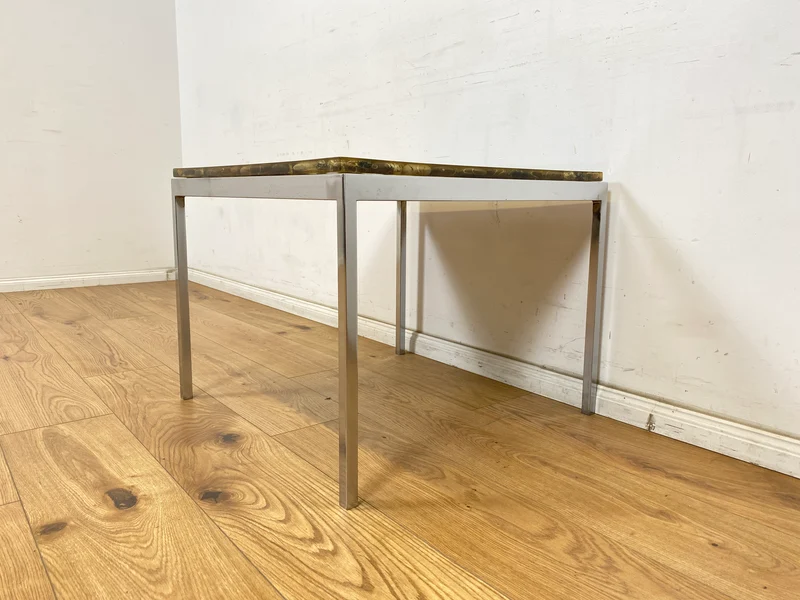 WMK Seltener und gut erhaltener 70er Jahre Couchtisch mit Epoxid Tischplatte mit eingelassenen echten Steinen auf Metallgestell