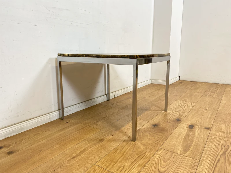 WMK Seltener und gut erhaltener 70er Jahre Couchtisch mit Epoxid Tischplatte mit eingelassenen echten Steinen auf Metallgestell
