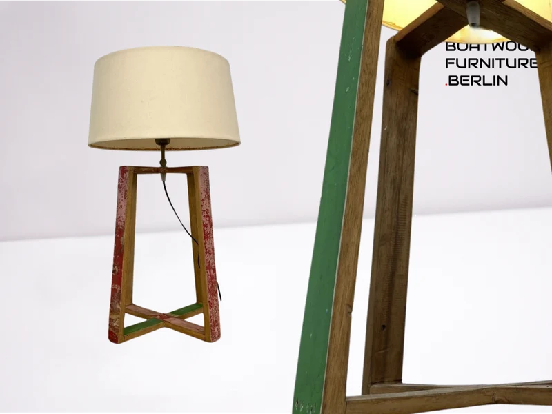 Boatwood by WMK # 1/3 Einzigartige Tischlampe mit Lampenfuß aus altem Bootsholz und weißem Lampenschirm, ein handgefertigtes Unikat in Originalfarben