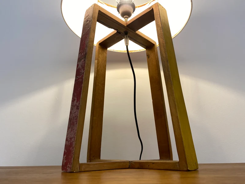 Boatwood by WMK # 1/3 Einzigartige Tischlampe mit Lampenfuß aus altem Bootsholz und weißem Lampenschirm, ein handgefertigtes Unikat in Originalfarben