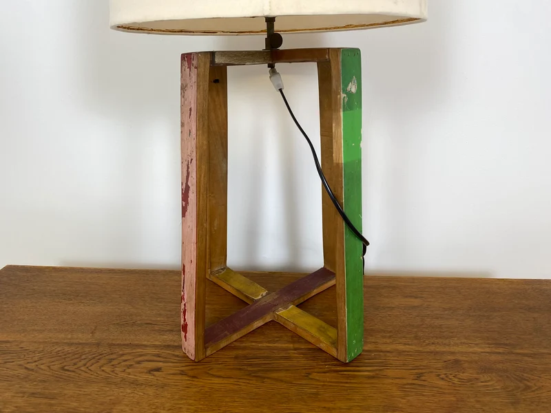 Boatwood by WMK # 1/3 Einzigartige Tischlampe mit Lampenfuß aus altem Bootsholz und weißem Lampenschirm, ein handgefertigtes Unikat in Originalfarben