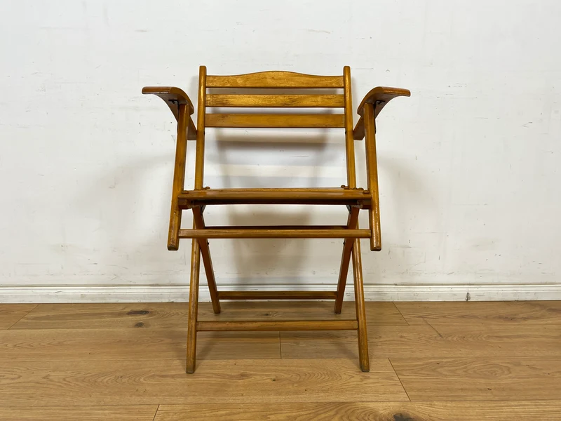 WMK 1/4 Besonders schöner, bequemer und sehr gut erhaltener Mid-Century Klappstuhl aus Holz