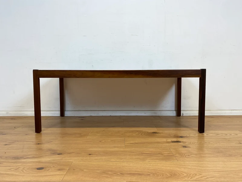 WMK Stilvoller und sehr gut erhaltener großer dänischer Couchtisch aus Palisander mit kunstvoll gestalteten Fliesen