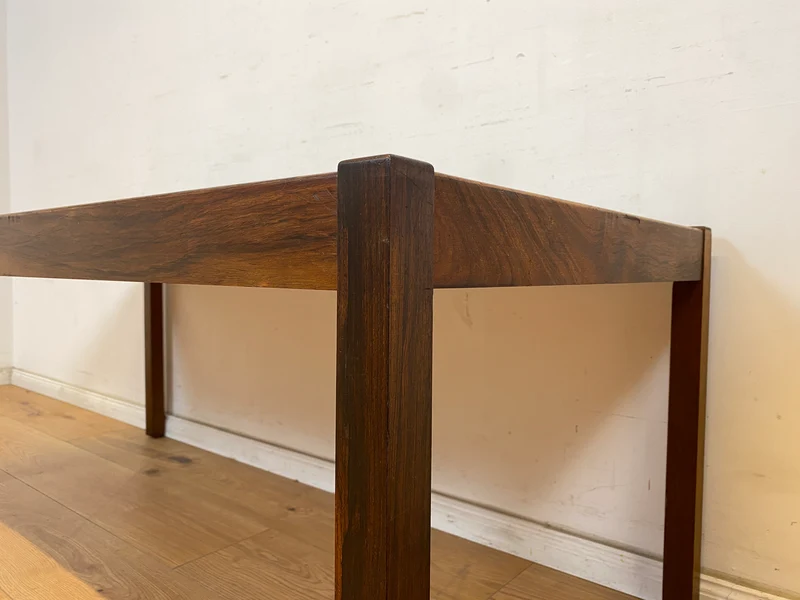 WMK Stilvoller und sehr gut erhaltener großer dänischer Couchtisch aus Palisander mit kunstvoll gestalteten Fliesen