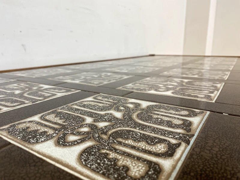 WMK Stilvoller und sehr gut erhaltener großer dänischer Couchtisch aus Palisander mit kunstvoll gestalteten Fliesen