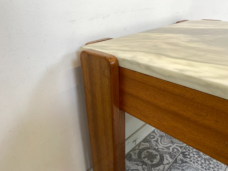 WMK Ein Blickfang! Außergewöhnlicher 70er Jahre Couchtisch mit schöner Marmorplatte , bauähnlich mit Tischen von Afra & Tobia Scarpa