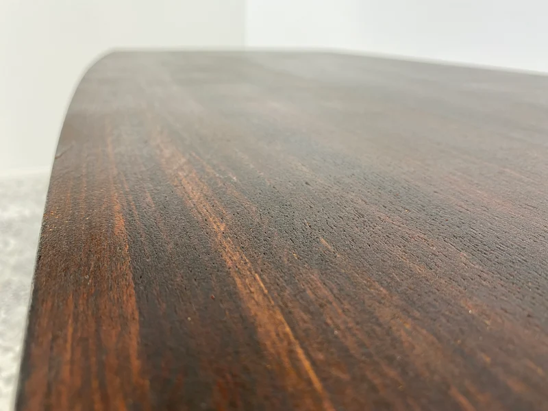 WMK Sehr hübscher und gut erhaltener Mid-Century Couchtisch aus dem Jahr 1968, mit schöner Tischplatte und konischen Füßen