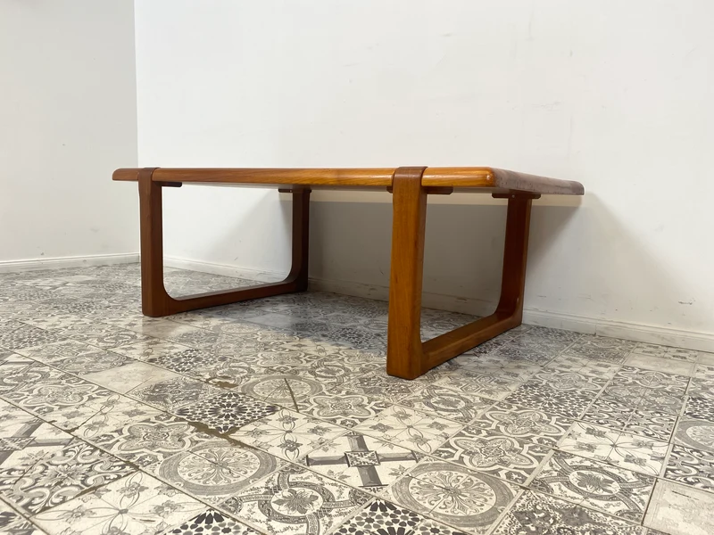 WMK Stilvoller & sehr gut erhaltener großer skandinavischer Designercouchtisch von A/S Niels Bach , teilweise Teakholz
