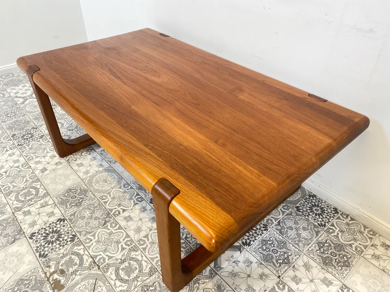 WMK Stilvoller & sehr gut erhaltener großer skandinavischer Designercouchtisch von A/S Niels Bach , teilweise Teakholz