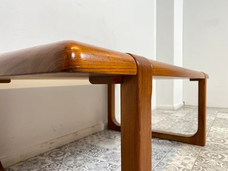 WMK Stilvoller & sehr gut erhaltener großer skandinavischer Designercouchtisch von A/S Niels Bach , teilweise Teakholz