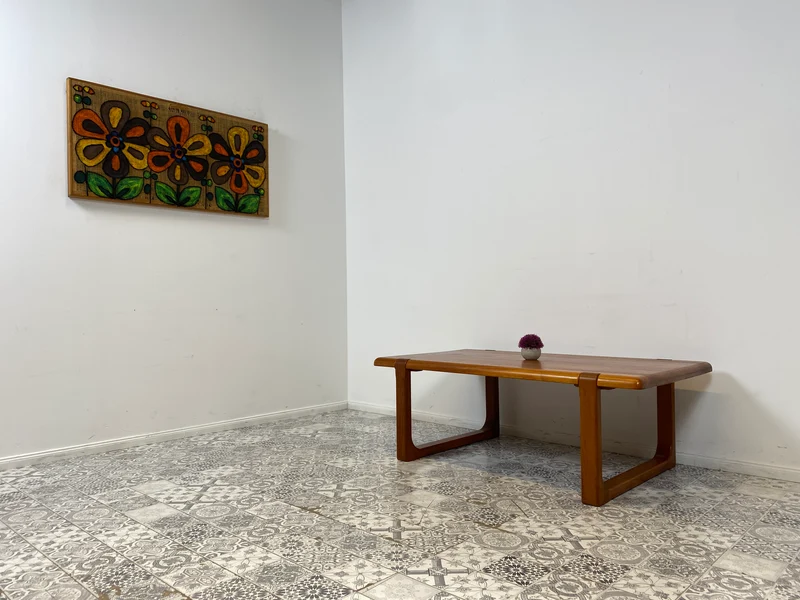 WMK Stilvoller & sehr gut erhaltener großer skandinavischer Designercouchtisch von A/S Niels Bach , teilweise Teakholz