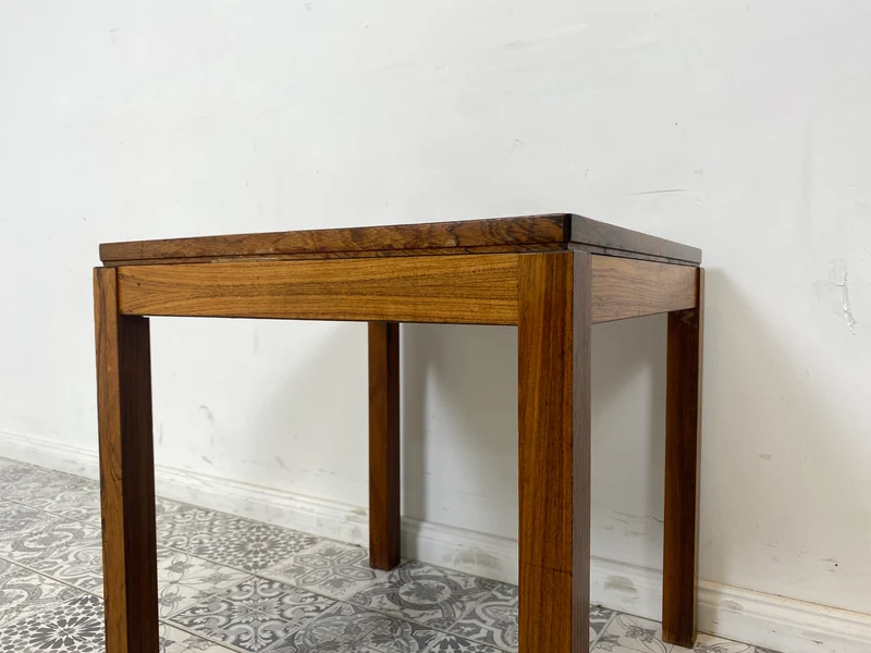 WMK Schöner und gut erhaltener skandinavischer Couchtisch aus edlem Palisander mit kunstvoll gestalteten Fliesen