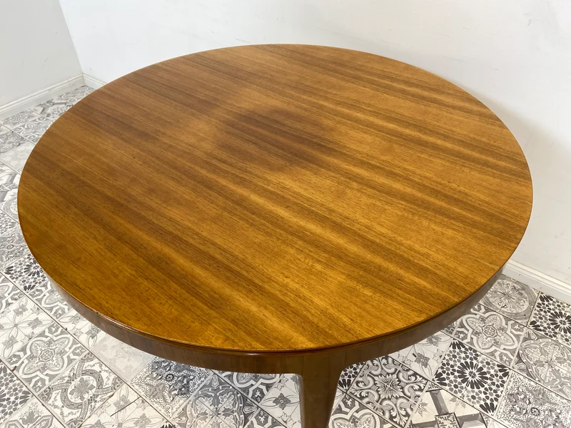 WMK Besonders schöner & sehr gut erhaltener runder skandinavischer Designer Couchtisch von Ole Wanscher für AJ Iversen aus den 1950ern