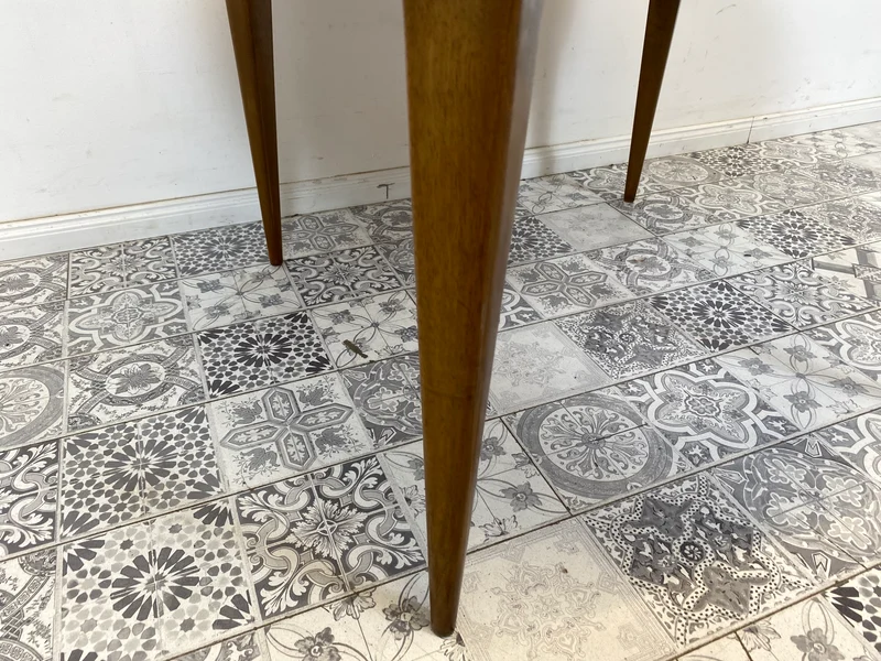 WMK Besonders schöner & sehr gut erhaltener runder skandinavischer Designer Couchtisch von Ole Wanscher für AJ Iversen aus den 1950ern