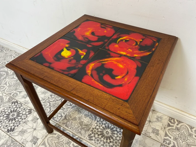 WMK Ein Unikat! Gut erhaltener skandinavischer Couchtisch aus Teakholz, kunstvoll befliest