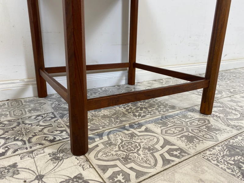 WMK Ein Unikat! Gut erhaltener skandinavischer Couchtisch aus Teakholz, kunstvoll befliest