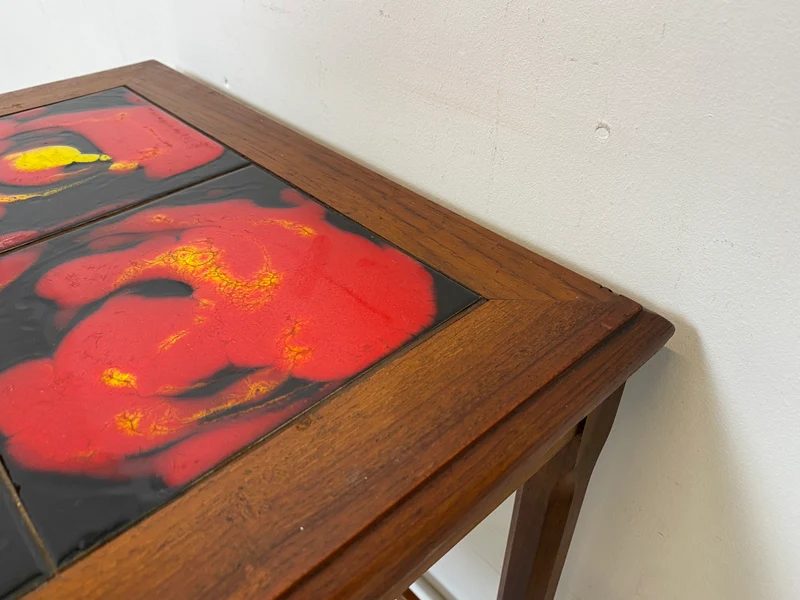 WMK Ein Unikat! Gut erhaltener skandinavischer Couchtisch aus Teakholz, kunstvoll befliest