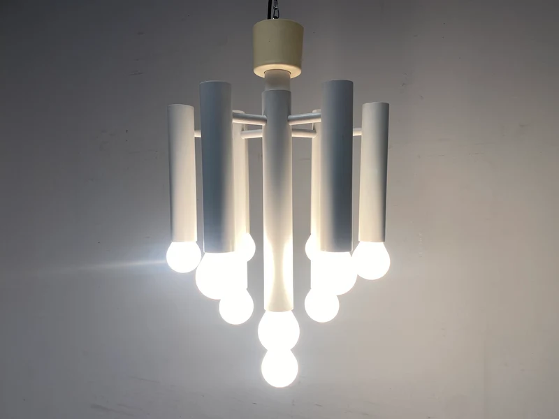 WMK # Berühmte und gut erhaltene weiße 70er Jahre Space Age Designer Deckenlampe von Temde aus Metall mit 10-flammigen Licht