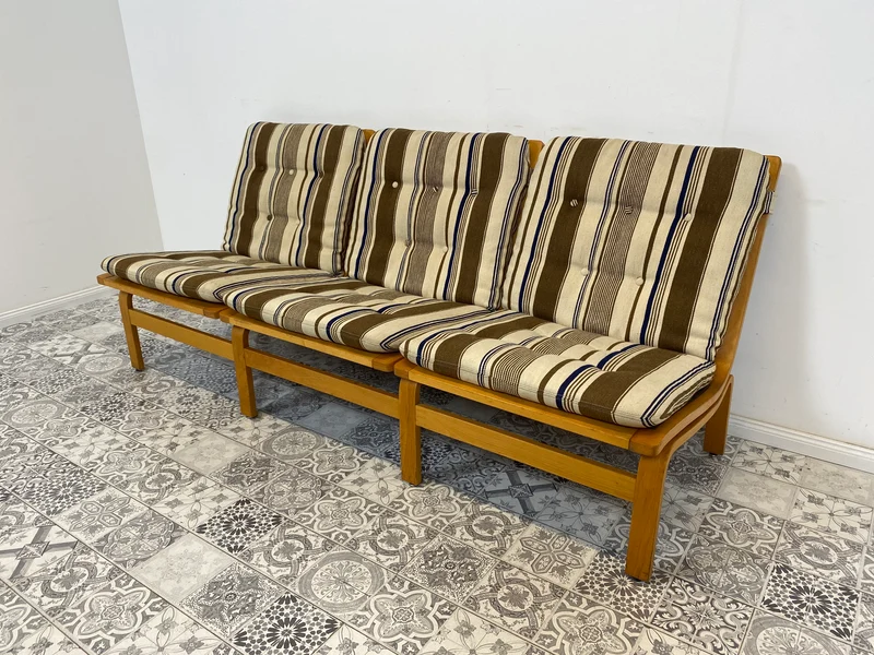 WMK Formschönes, minimalistisches und sehr gut erhaltenes skandinavisches Designerssofa von Karl-Erik Ekselius für JOC Vetlanda