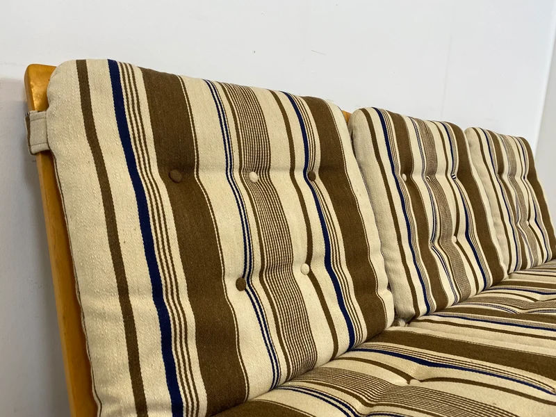 WMK Formschönes, minimalistisches und sehr gut erhaltenes skandinavisches Designerssofa von Karl-Erik Ekselius für JOC Vetlanda