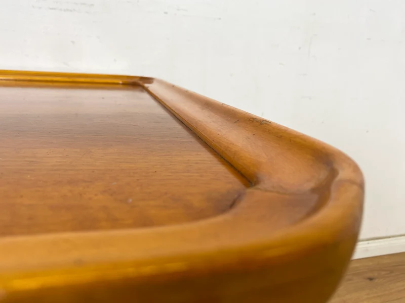 WMK Hübscher, großer und sehr gut erhaltener 60er Jahre Couchtisch im Chippendale Stil mit schönen gebogenen Tischbeinen & toller Maserung