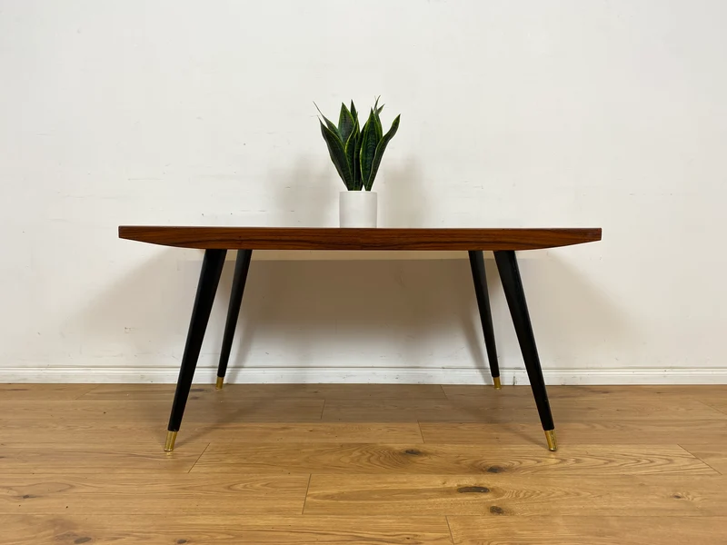 WMK Sehr hübscher & gut erhaltener Mid-Century Couchtisch aus 1962 von Franz Widynski (Berlin) auf zeittypischen konischen Füßen